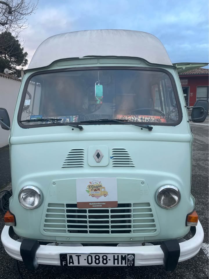 L'Estafette de face