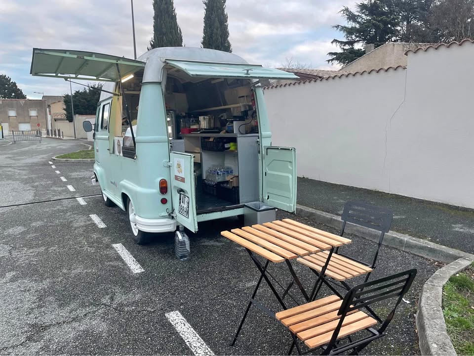 L'Estafette ouverte, tables dressées